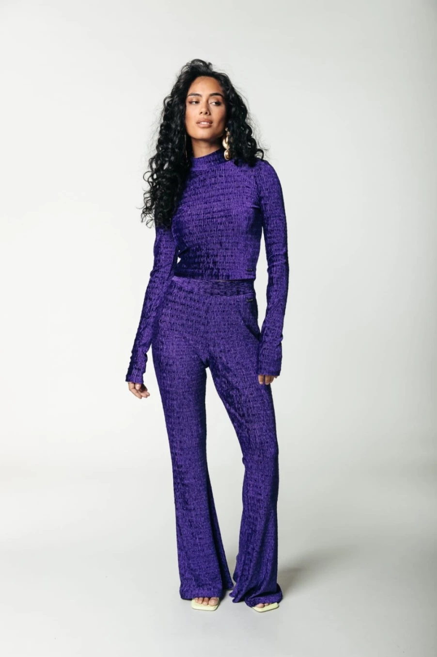 Colourful Rebel Women's Deep Purple Velvet Flare Pants - Structured High-Waist Retro Trousers
